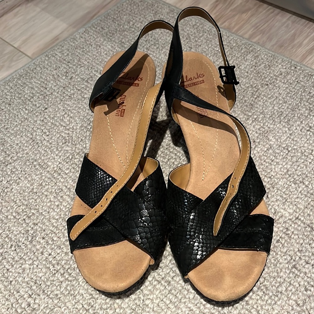 Clarks soft cushion sandals size 10 US